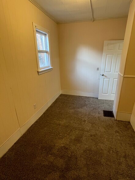 Building Photo - 749 Alpine Ave NW