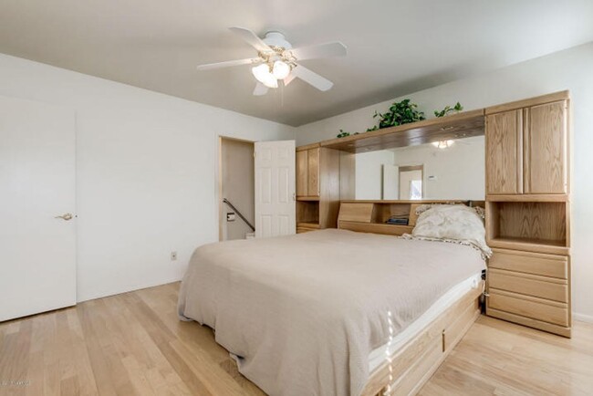 Building Photo - 4 Bed, 2 Bath in CHESHIRE!! Amazing Peak V...