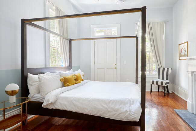 Building Photo - 4856 Magazine St