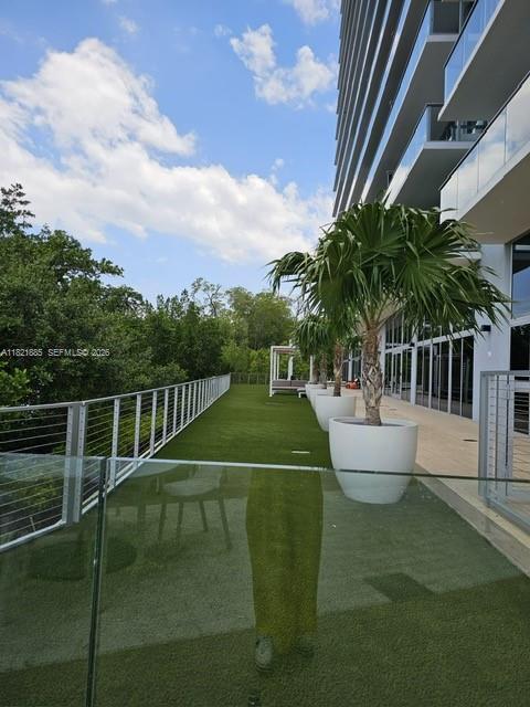 Building Photo - 16385 Biscayne Blvd