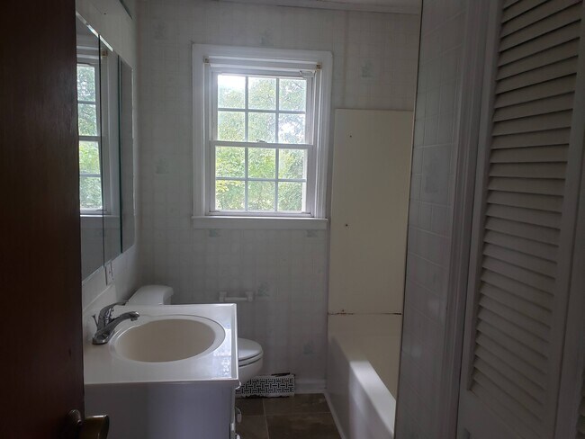 Building Photo - 2291 N Highway 101