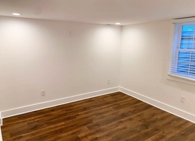 Building Photo - 1916 E 65th St