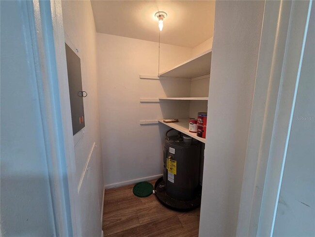 Building Photo - 606 S Betty Ln