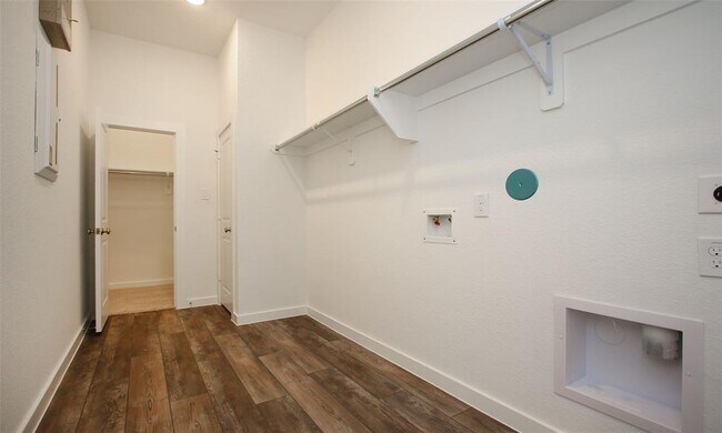 Building Photo - 23715 Fernbriar St