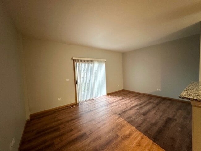 Building Photo - Excellent 2 Bedroom 1.5 Bath and I car att...