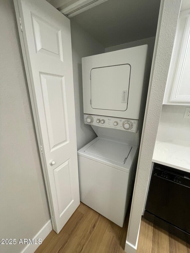 Building Photo - 8500 E Indian School Rd