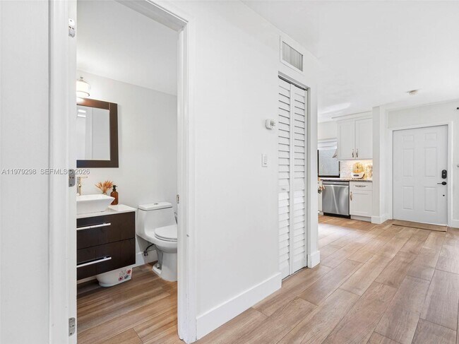 Building Photo - 10548 SW 112th Ave