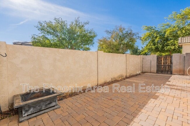 Building Photo - 2189 S Sanders Dr