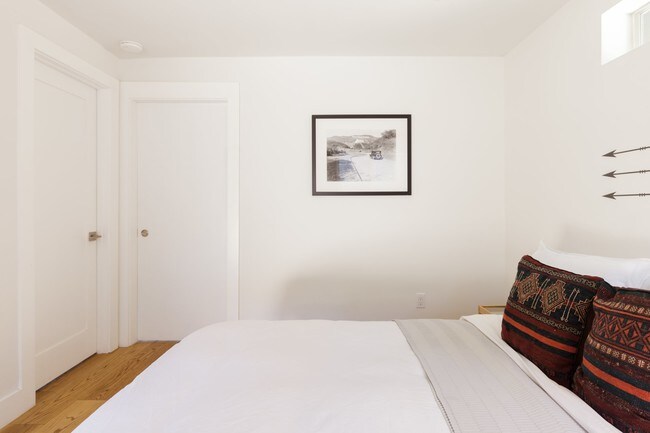 Building Photo - 1523 Morton Terrace