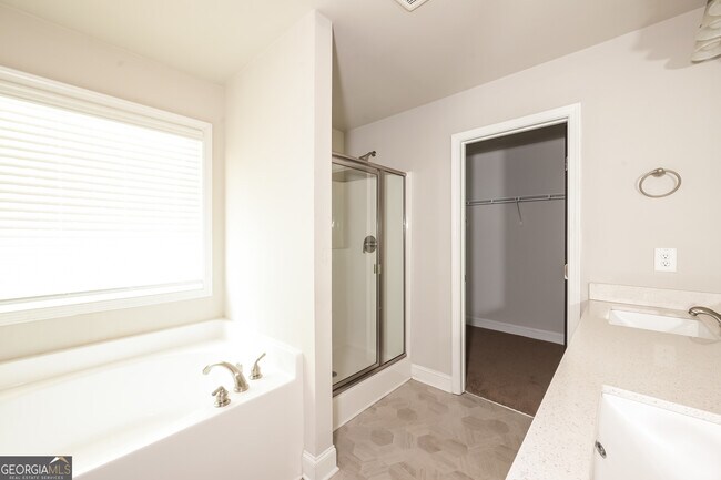Building Photo - 767 Overlook Gln Dr