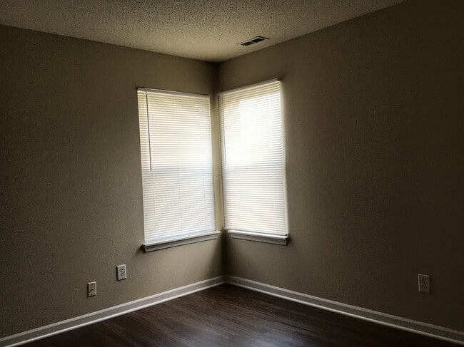 Building Photo - 6036 Draycott Dr