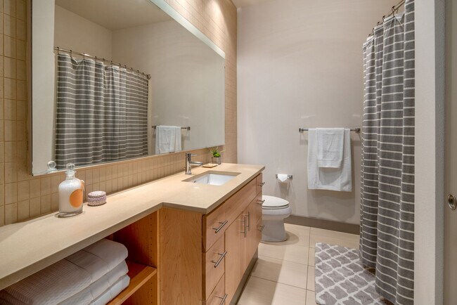 Building Photo - Beautiful 1 Bed 1 Bath in Denny Triangle