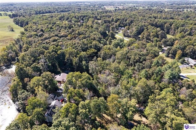 Building Photo - 306 Forest Trce