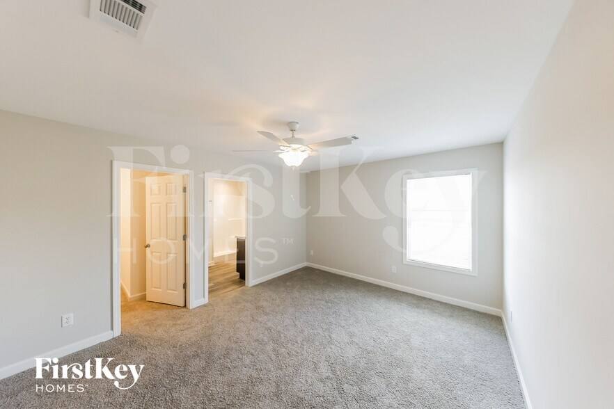 Building Photo - 120 Castlebar Cir