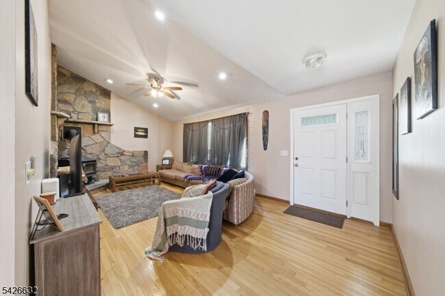 Building Photo - 131 Califon Rd