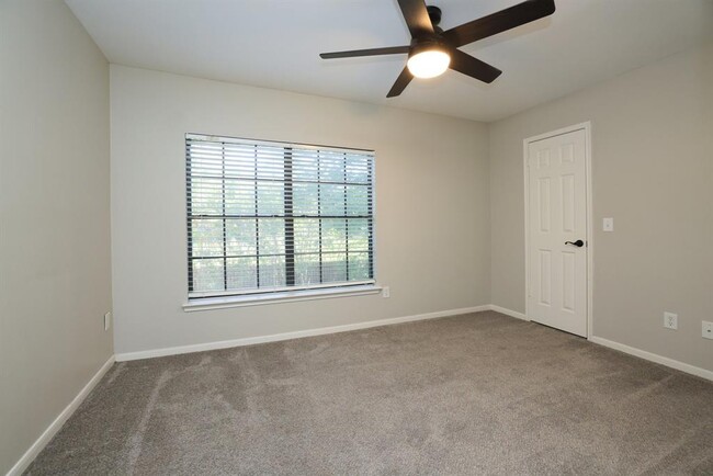 Building Photo - 17318 Shadow Valley Dr