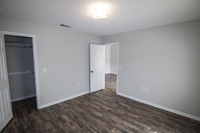 Building Photo - 140 Lanier Dr