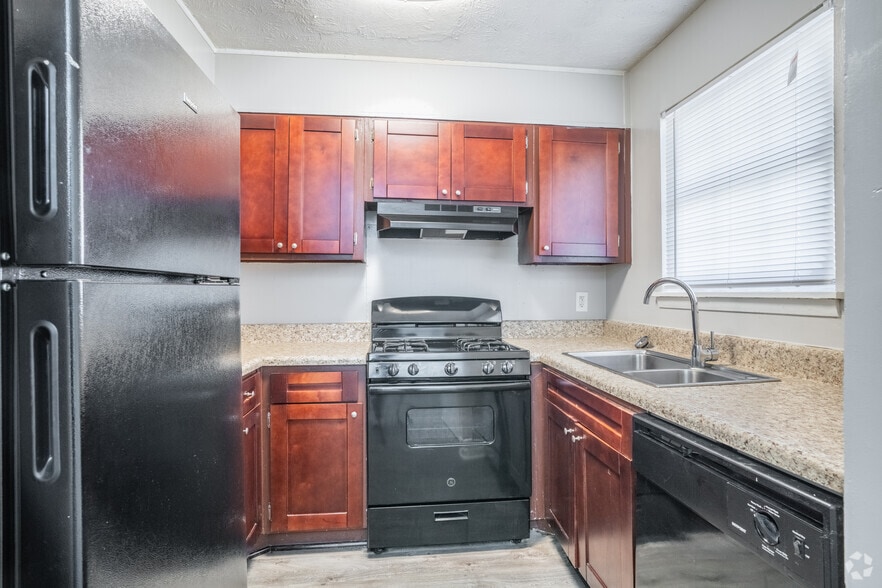 2BR, 1.5BA - 992SF - Kitchen - Osborne Hills