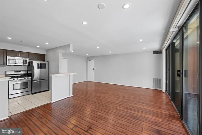 Building Photo - 4 S Van Dorn St