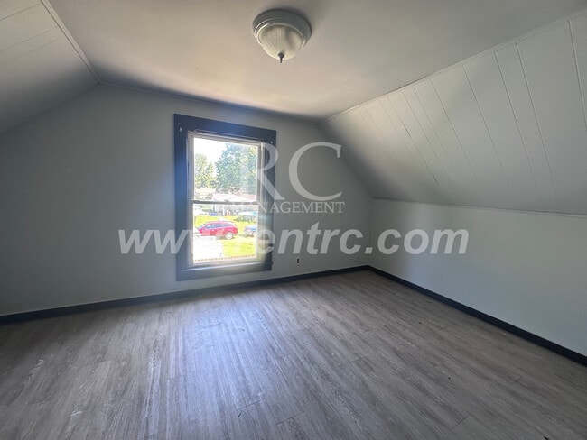 Building Photo - 33 Bismark-