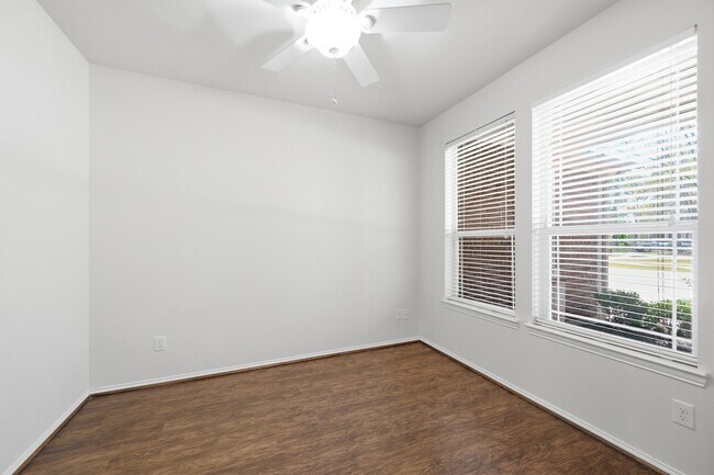 Building Photo - 2117 Rushing Spring Dr