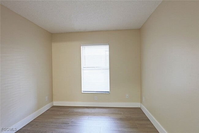Building Photo - 5331 Summerlin Rd