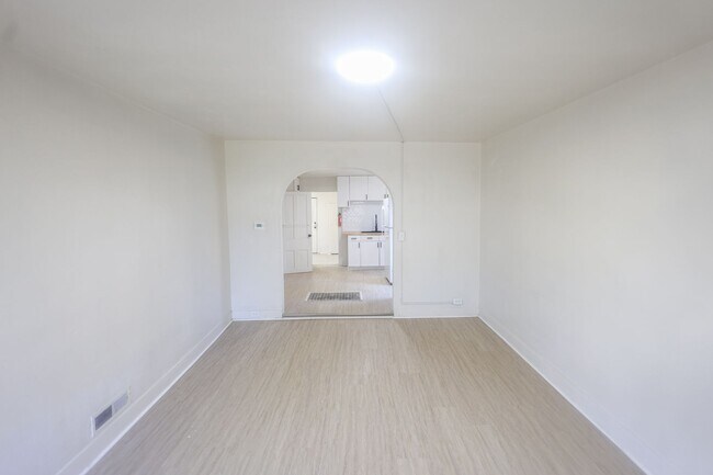 Building Photo - 3 bedroom 2 bathroom single family home | section 8 and EDEN welcomed