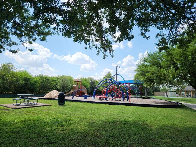 Building Photo - "Charming 3-Bedroom Oasis with 2 Full Baths – Your Perfect Retreat in Schertz!"