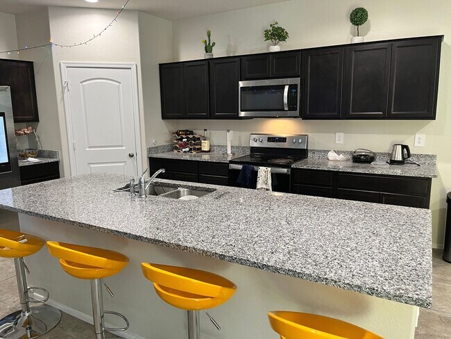 Building Photo - 4 Bedroom 2.5 Bathroom 2 Story Single Family Home