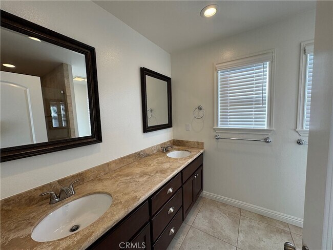 Building Photo - 1336 Calle Tulipan