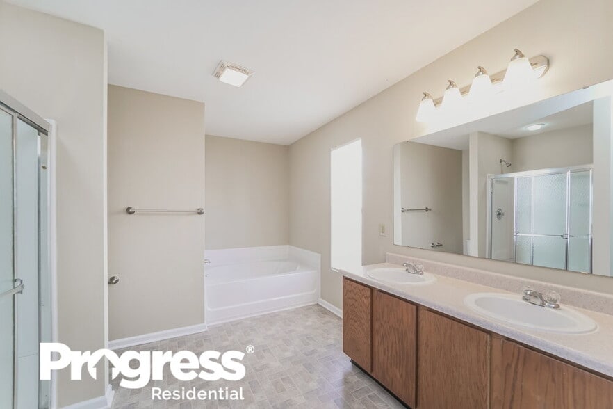 Building Photo - 4803 Reinbeck Dr