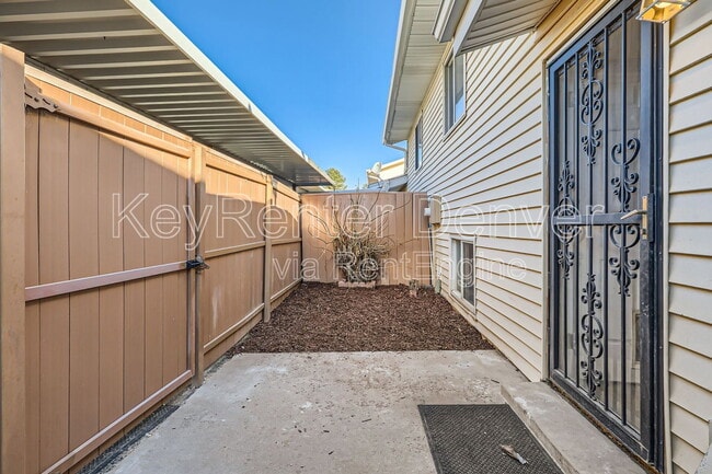 Building Photo - 969 S Miller Way