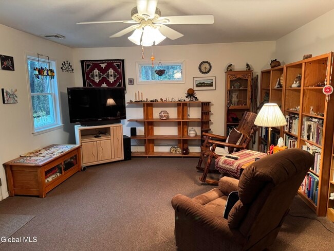 Building Photo - 18 Conver Dr