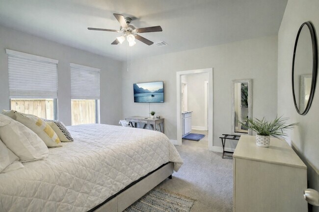 Building Photo - 11334 Burning Tree Dr