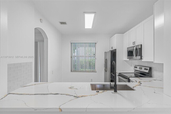 Building Photo - 136 SW 169th Ave