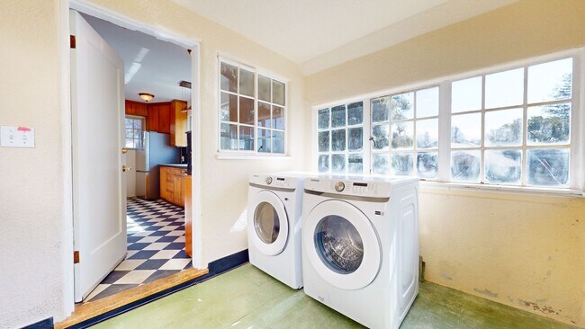 Building Photo - Beautiful Home Available In North Berkeley!