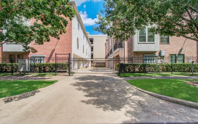 Building Photo - 202 McGowen St