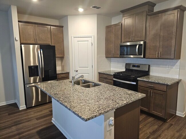 Building Photo - Beautiful Townhome for Lease in Lawrenceville