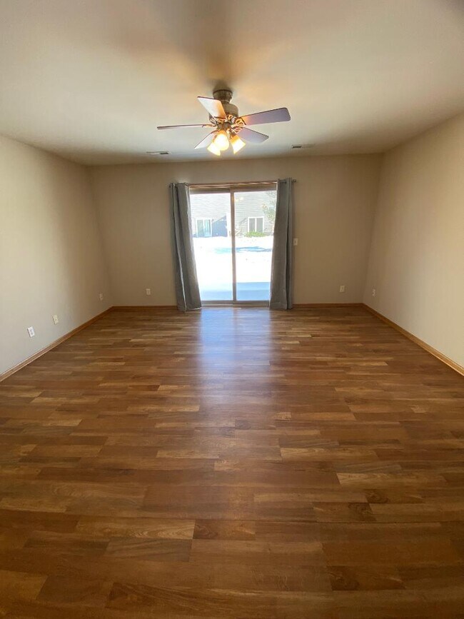 Building Photo - 1451 Summit St