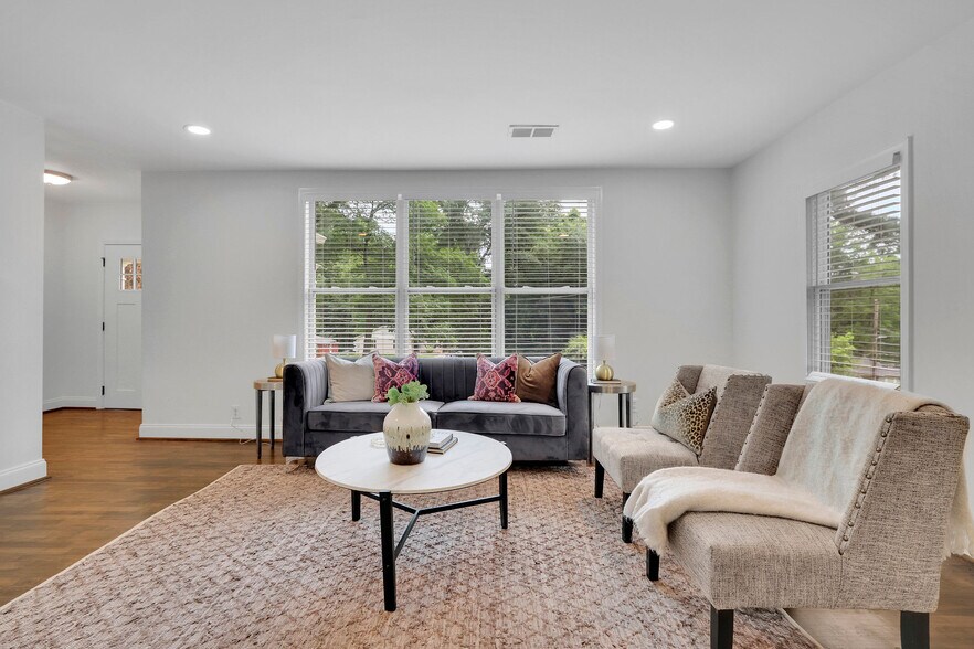 Building Photo - 2222 Beecher Cir SW