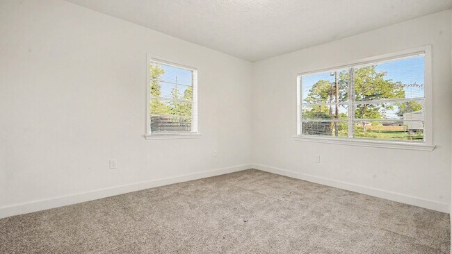 Building Photo - 654 Ridge Dr