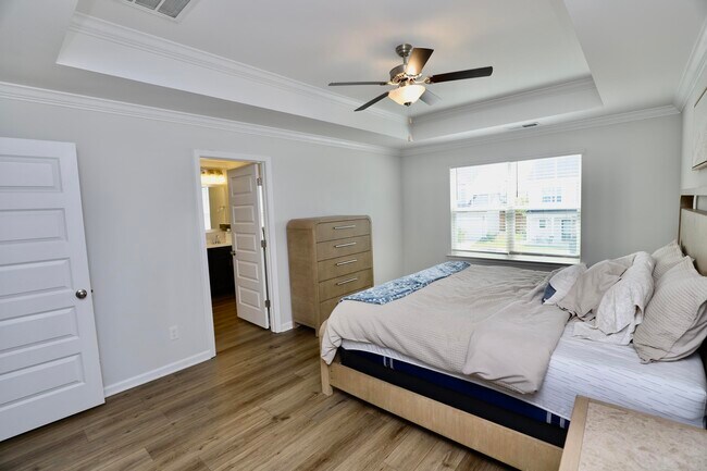 Building Photo - 1052 Ashcroft Cir