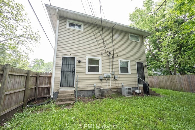 Building Photo - 411 W 40th St
