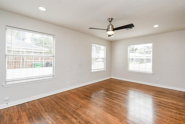 Building Photo - 1409 Zora St