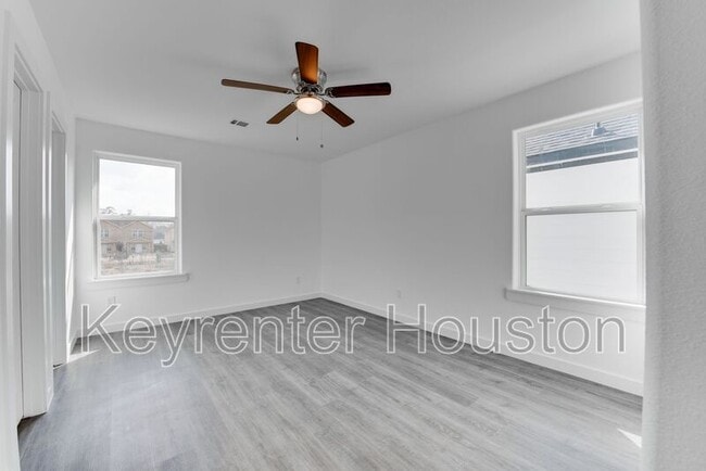 Building Photo - 8128 Sterlingshire St