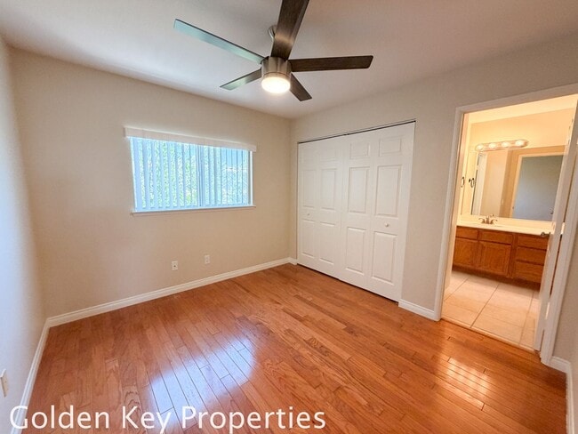 Building Photo - Move-in ready 4 bedroom / 3 bathroom home in Oceanside!