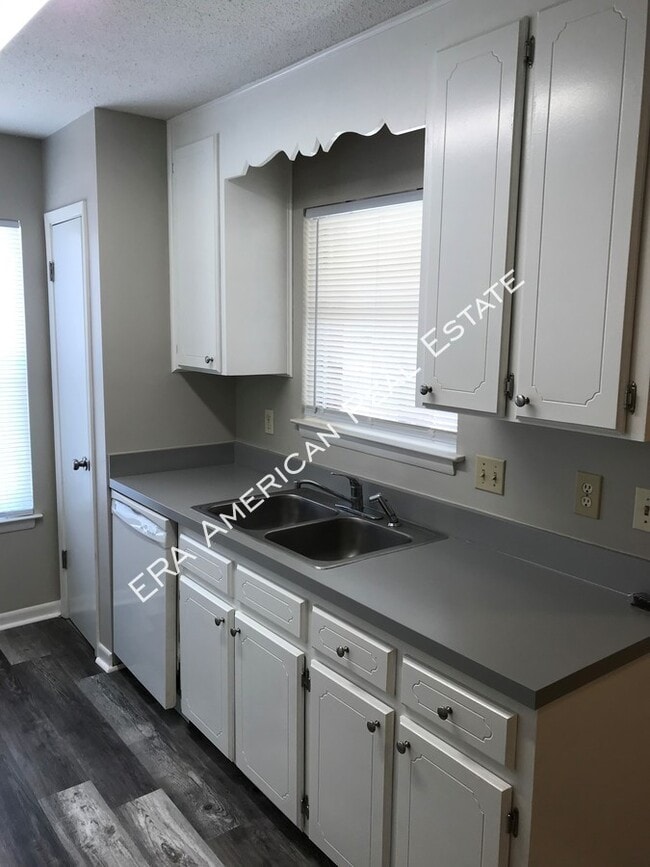 Building Photo - 571 Woodlow Rd