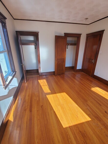 Building Photo - 5 Castleton St