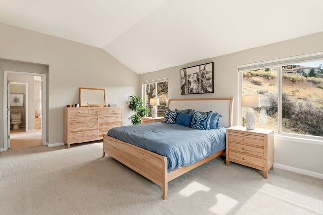 Building Photo - Stunning Fully Furnished Home in Roxborough Park!