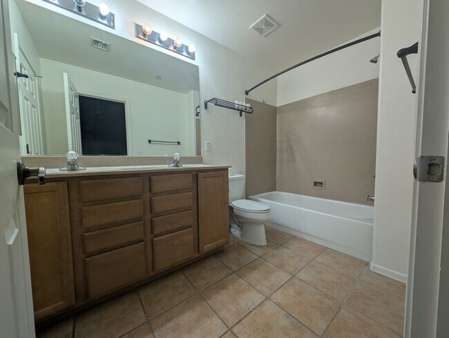 Building Photo - 4 Bedroom and 2.5 Bath Rental